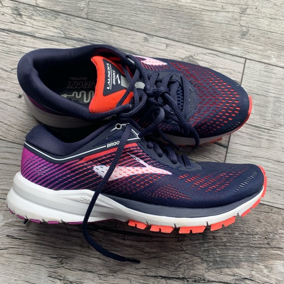 brooks running shoes size 6
